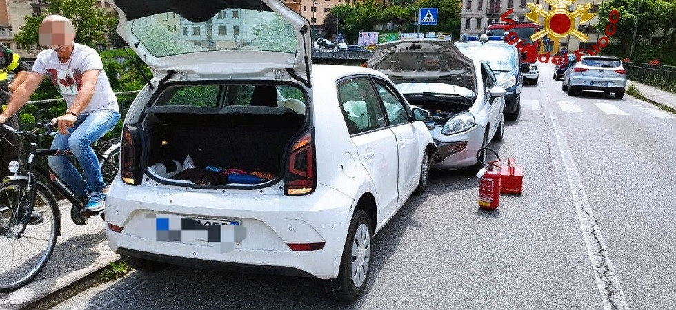 Schianto frontale tra due auto sul ponte: positivo all'alcoltest uno dei conducenti